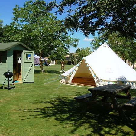 Camping La Foret De Tesse Ngoại thất bức ảnh