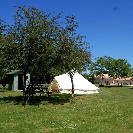 Camping La Foret De Tesse Ngoại thất bức ảnh