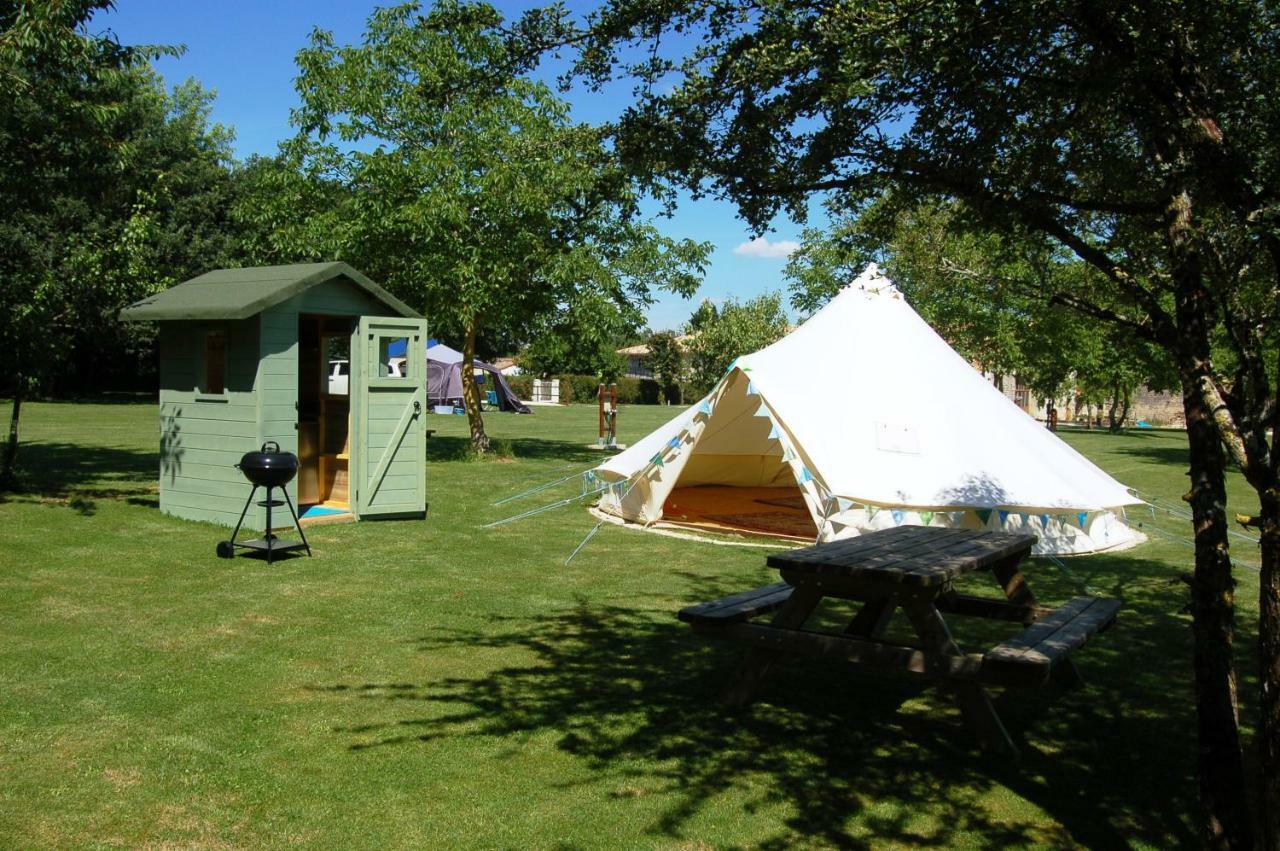 Camping La Foret De Tesse Ngoại thất bức ảnh