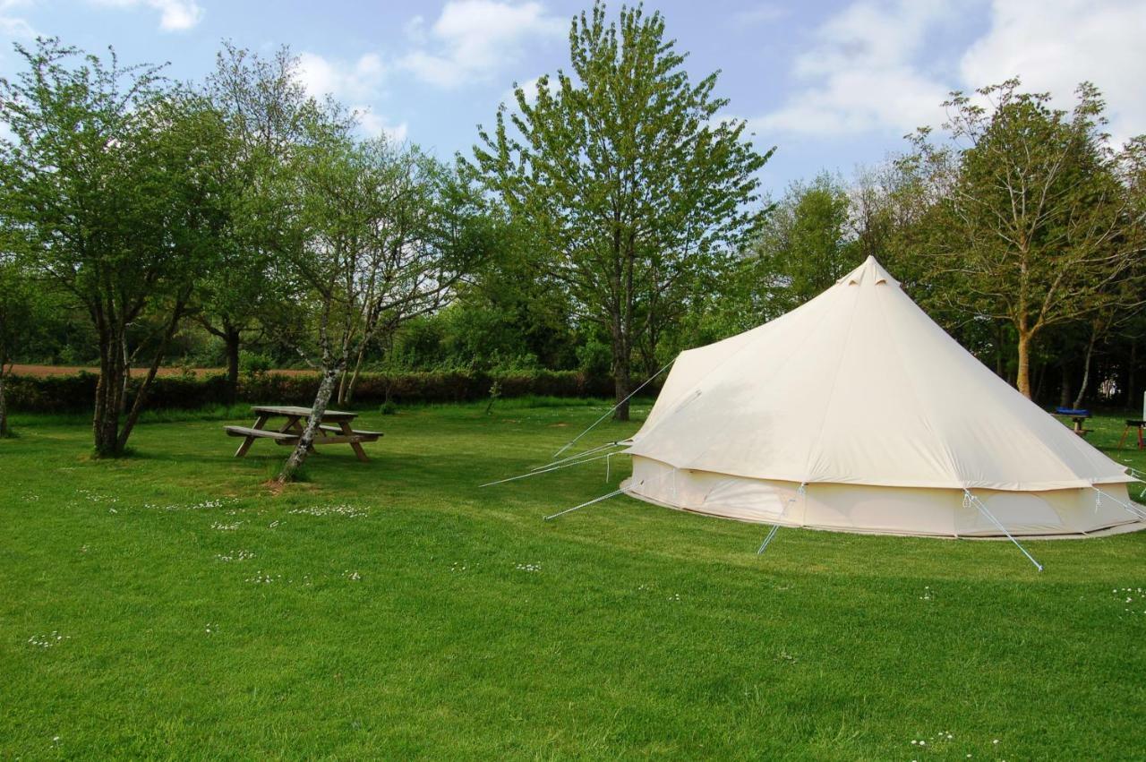 Camping La Foret De Tesse Ngoại thất bức ảnh