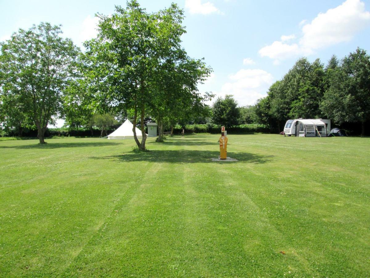Camping La Foret De Tesse Ngoại thất bức ảnh